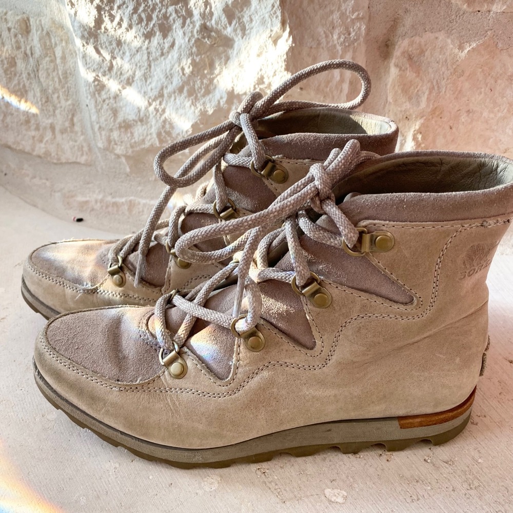 Sorel Sneakchic Womens Lace Up Waterproof Winter Boots Tan Suede Ankle Size 7.5